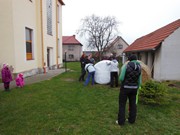 Stavíme sněhuláka s partnery,  rodiči a dětmi